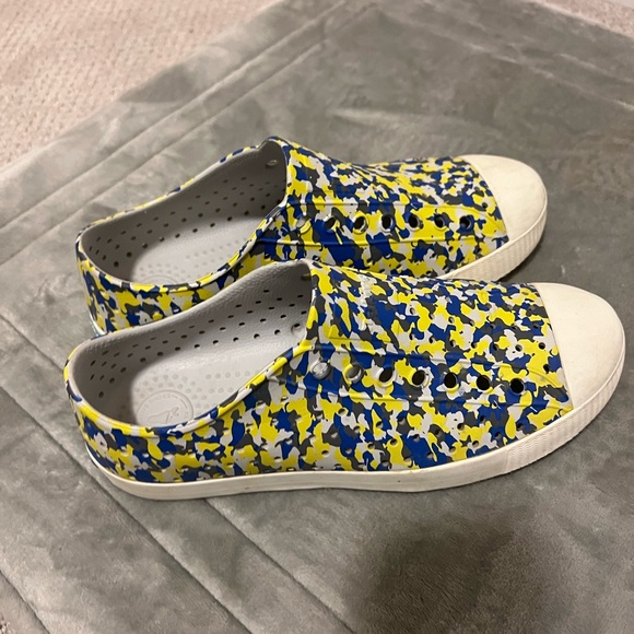 Native Shoes Jefferson Speckled Size 7 Mens Youth - Picture 2 of 7